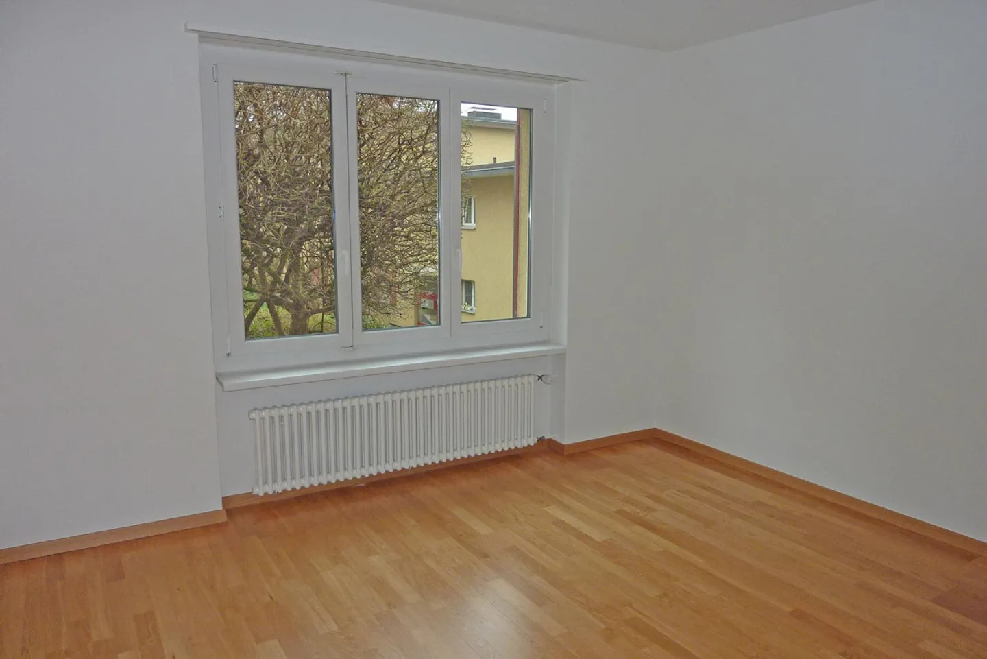 Appartement 2.5 pièces dans un emplacement calme et central - Photo 4 sur 6