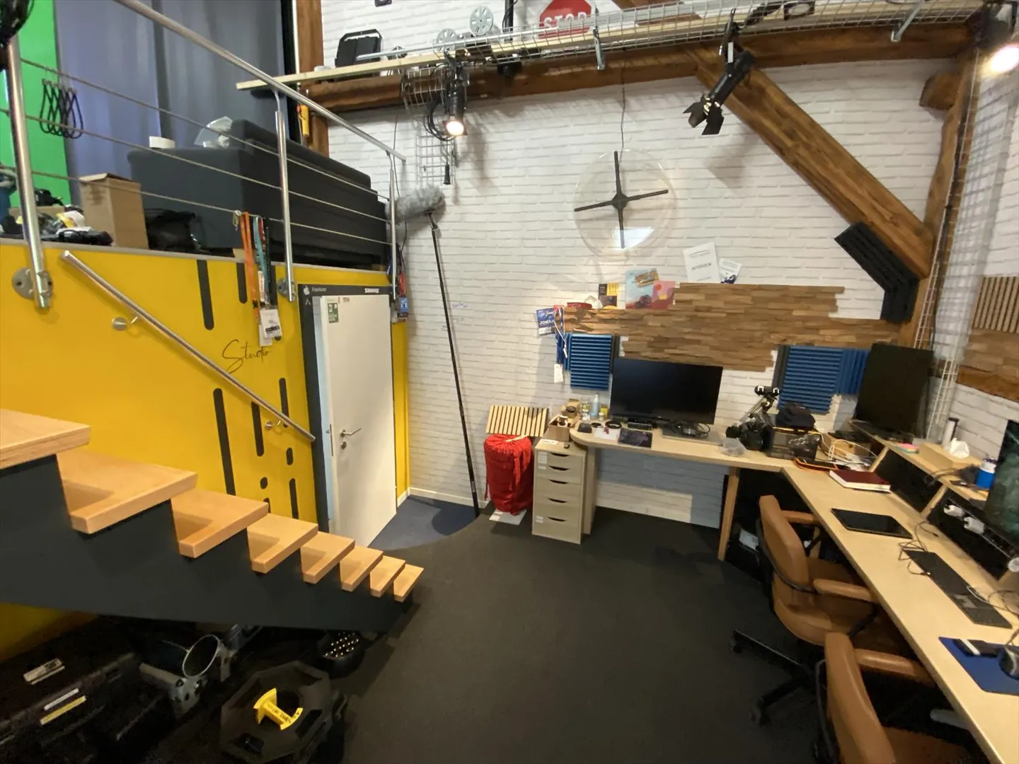 Gewerbliches Mietgebäude mit Parkplätzen. - Foto 5 von 22