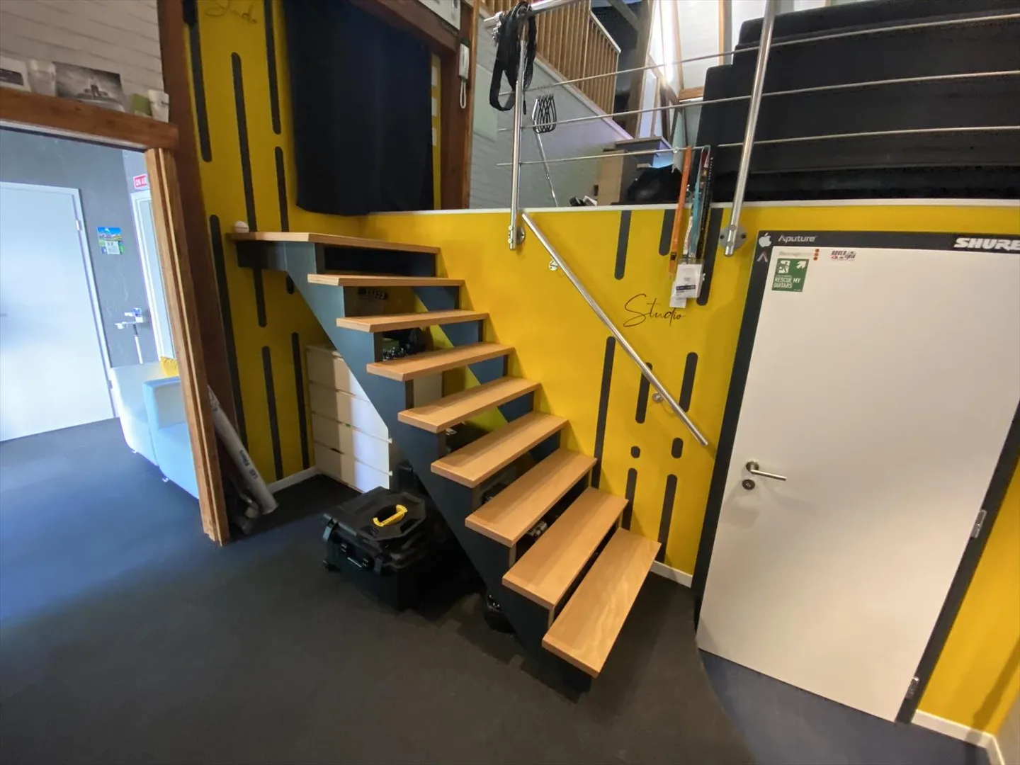 Gewerbliches Mietgebäude mit Parkplätzen. - Foto 6 von 22