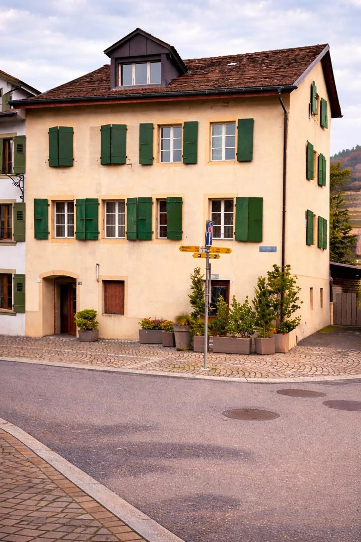 Charmantes Dorfhaus mit Potenzial - Foto 2 von 4