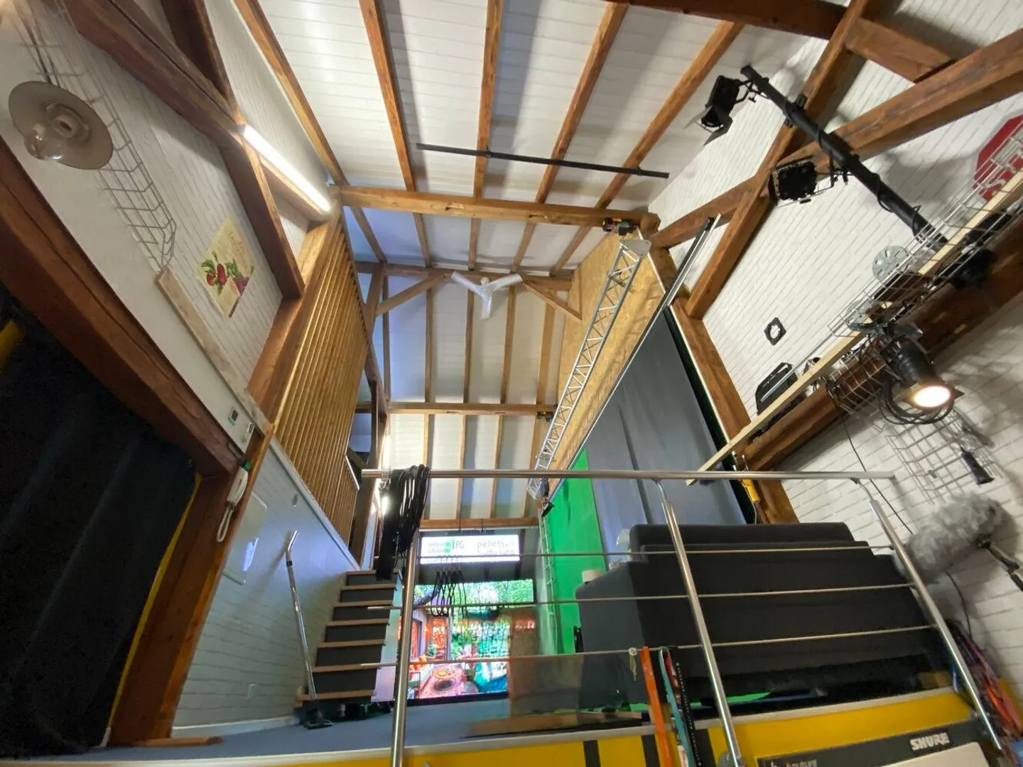 Gewerbliches Mietgebäude mit Parkplätzen. - Foto 7 von 22