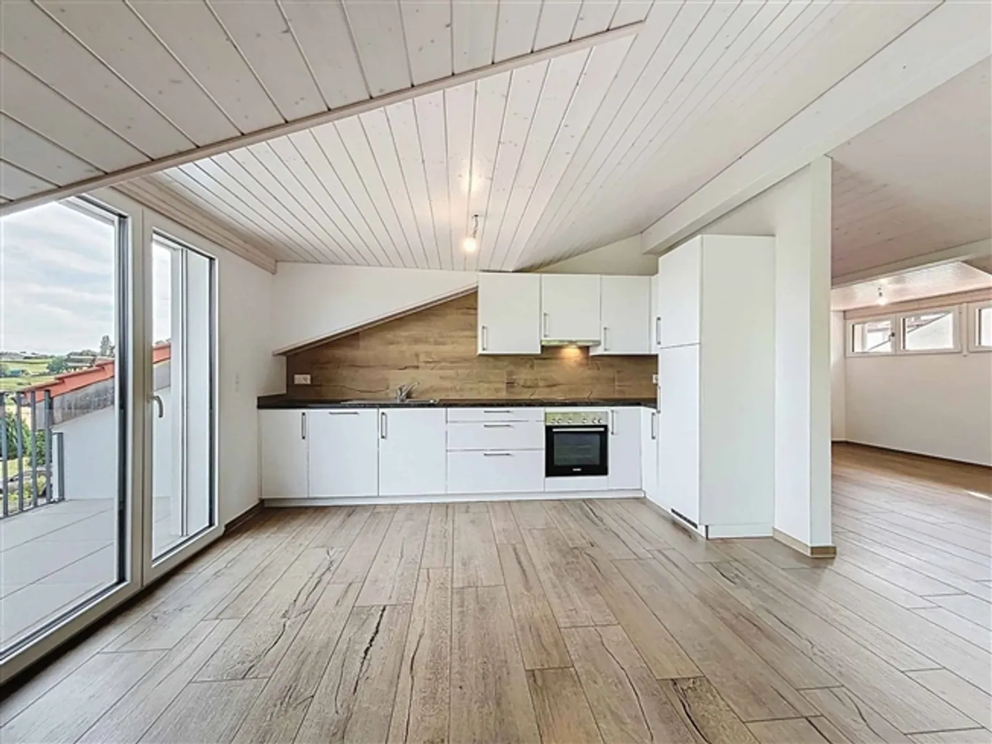 Appartamento 3,5 locali al 2° piano di un piccolo edificio con 3 appartamenti - Foto 1 di 10