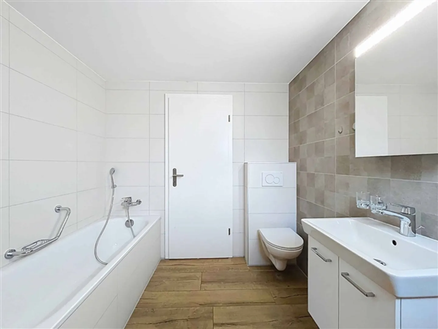 Appartamento 3,5 locali al 2° piano di un piccolo edificio con 3 appartamenti - Foto 3 di 10