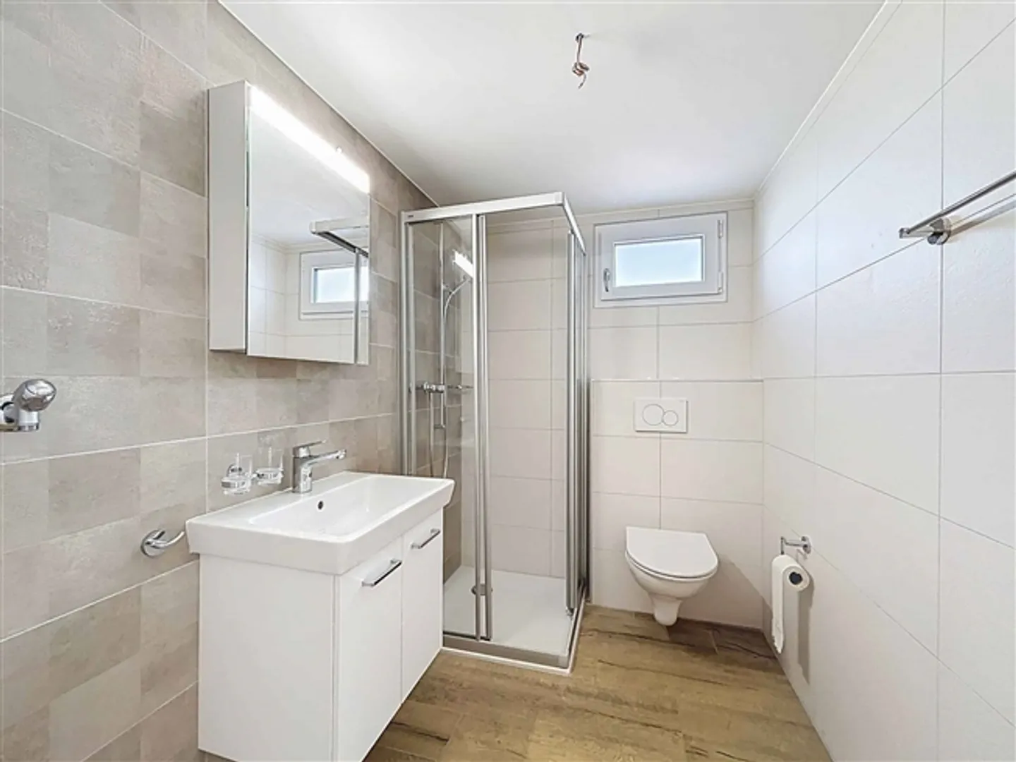 Appartamento 3,5 locali al 2° piano di un piccolo edificio con 3 appartamenti - Foto 4 di 10