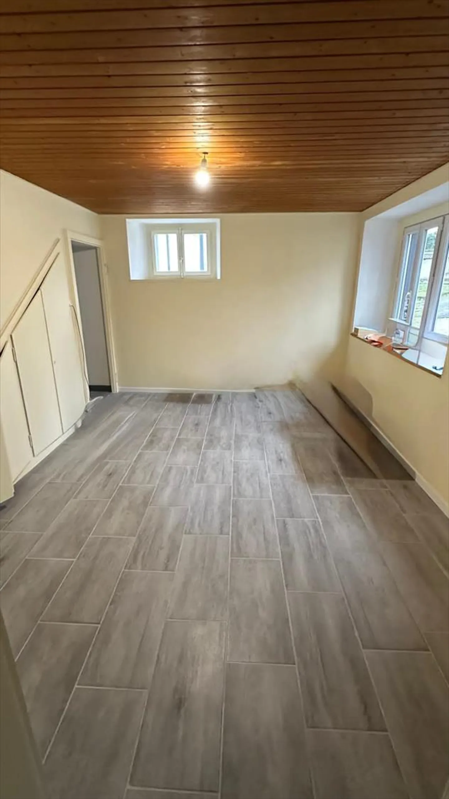 Gewerbliches Mietgebäude mit Parkplätzen. - Foto 14 von 22