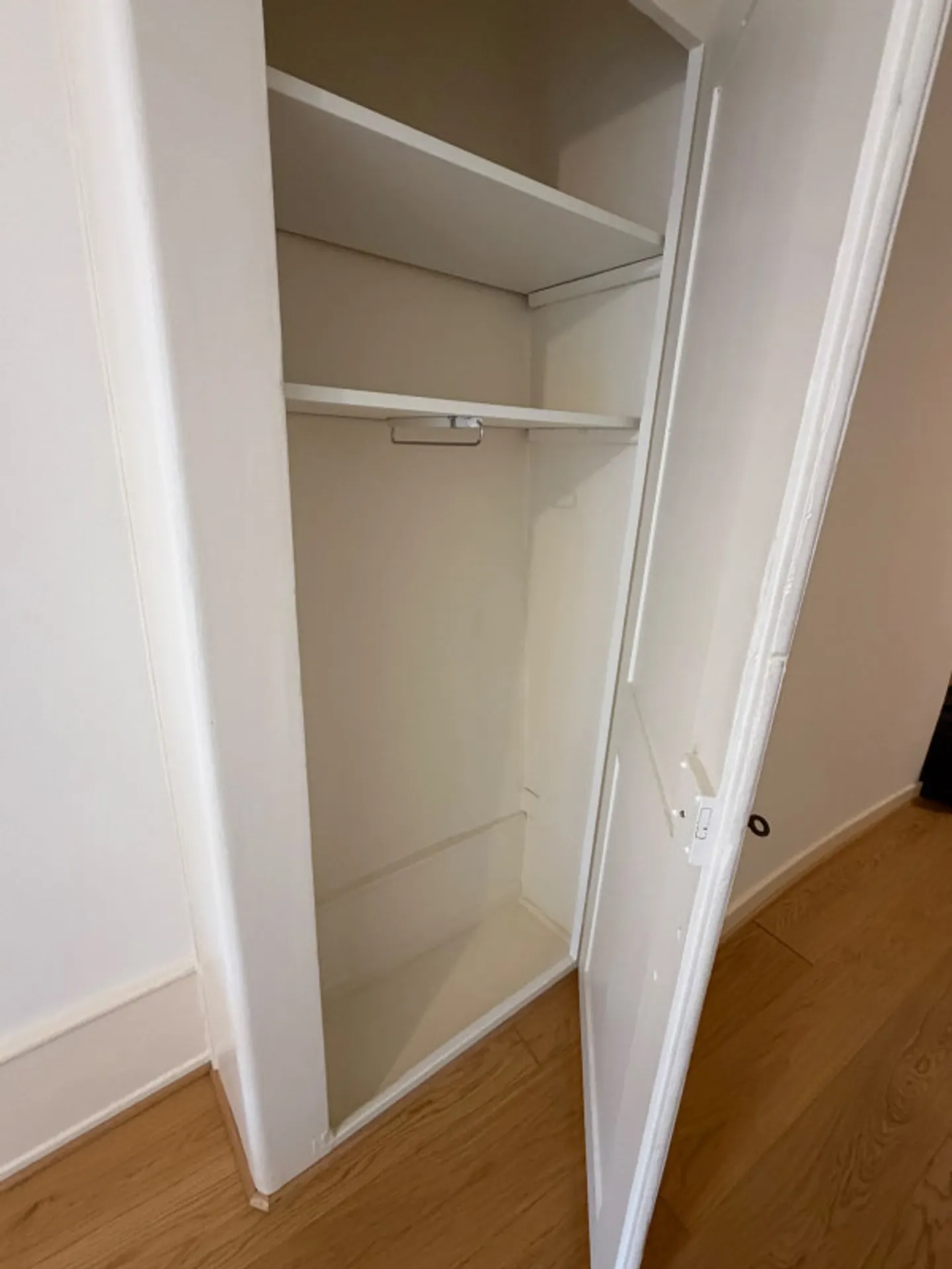 BEL APPARTAMENTO DI 2 LOCALI NEL CUORE DELLA VECCHIA GINEVRA - Foto 7 di 8