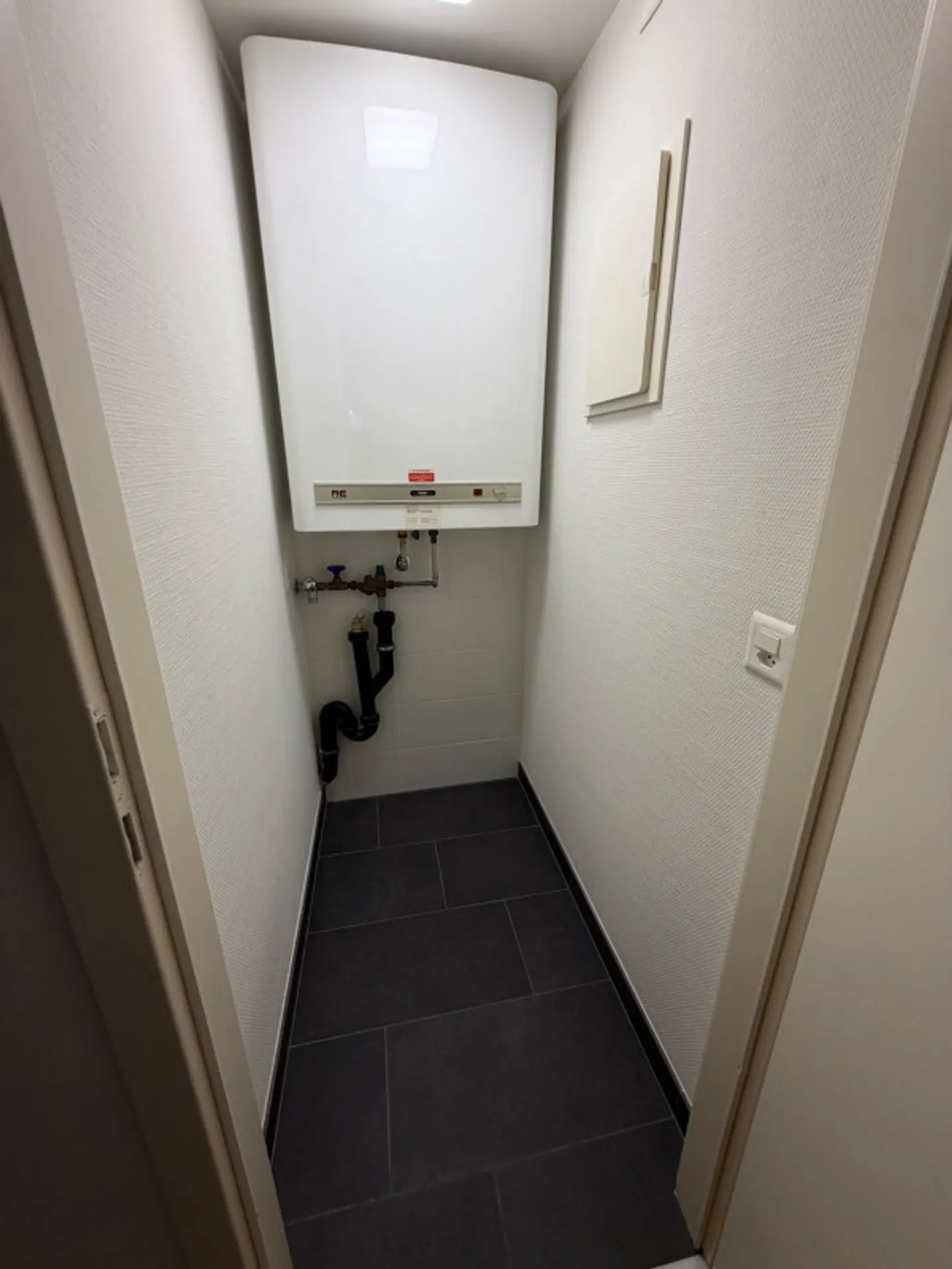 BEL APPARTAMENTO DI 2 LOCALI NEL CUORE DELLA VECCHIA GINEVRA - Foto 8 di 8