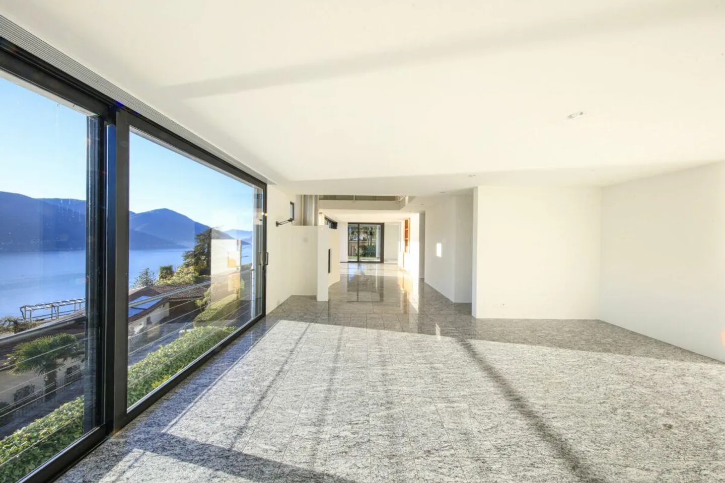 Exclusive Villa in Ronco sopra Ascona - Photo 5 of 18