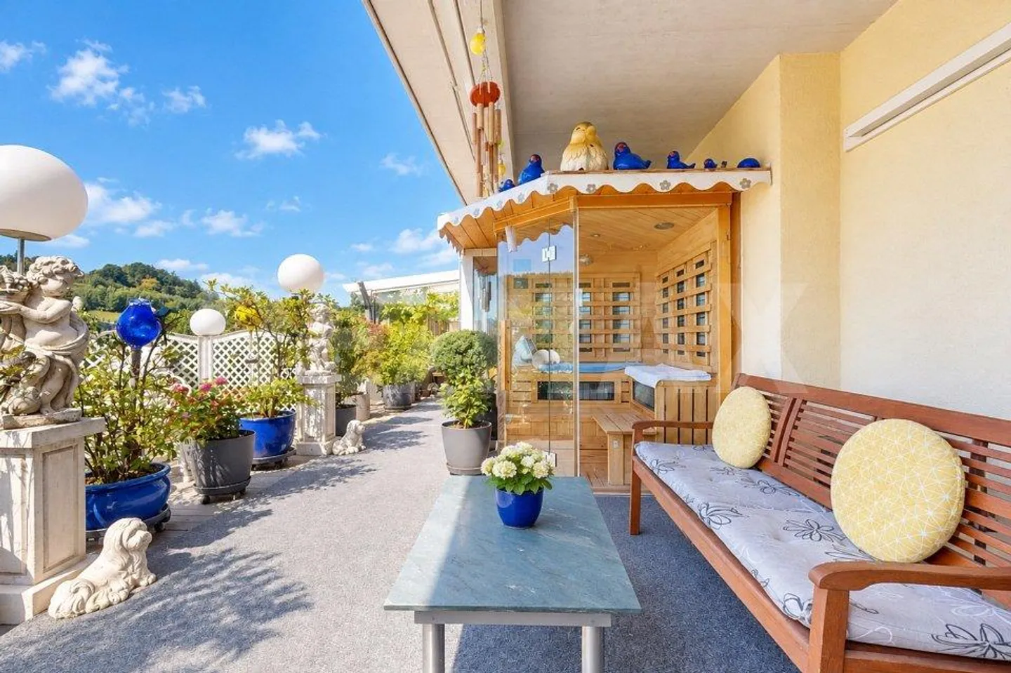 Penthouse apartment with a view – attractive investment opportunity in Dintikon - Photo 1 of 11
