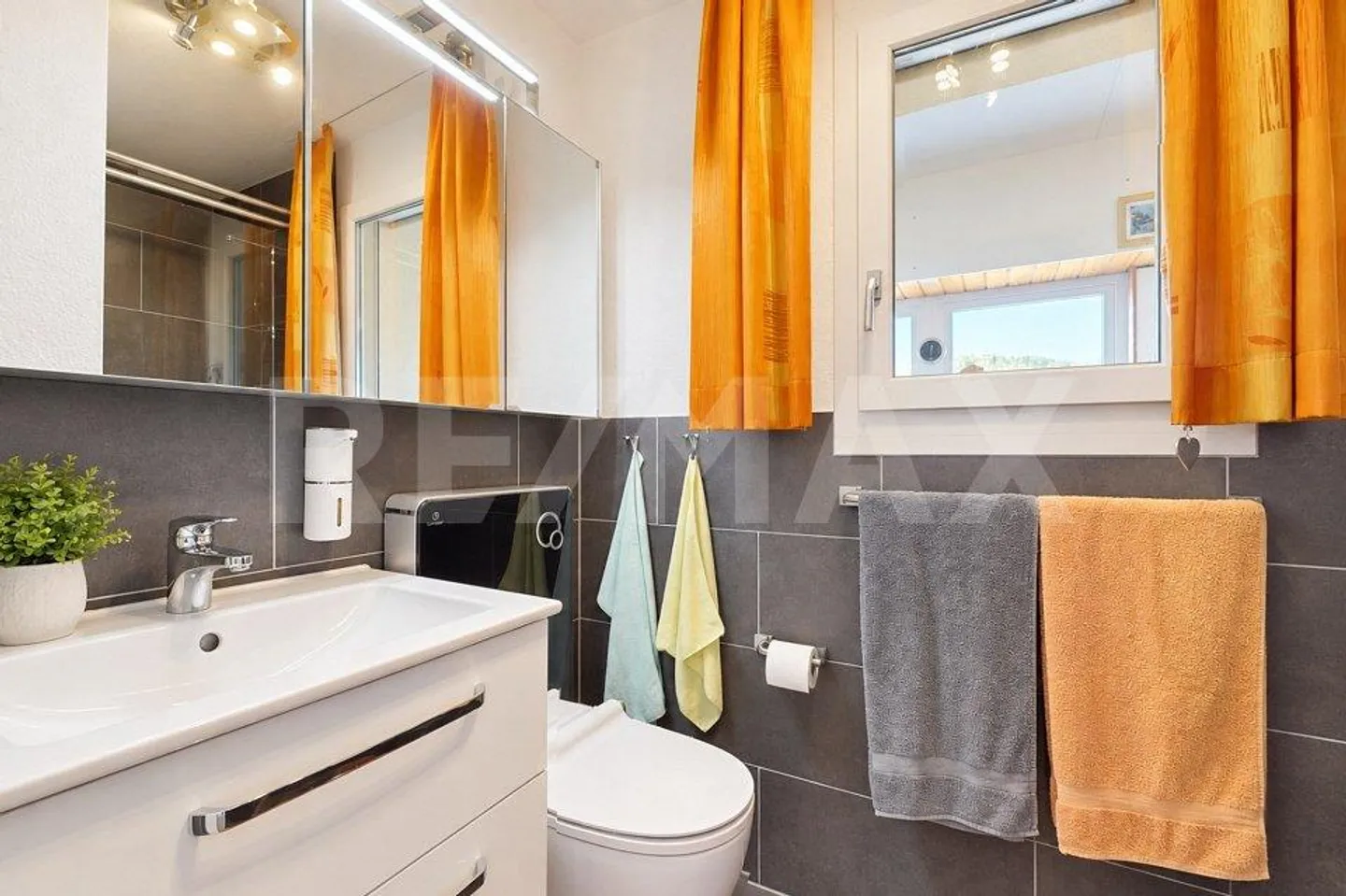 Penthouse apartment with a view – attractive investment opportunity in Dintikon - Photo 7 of 11
