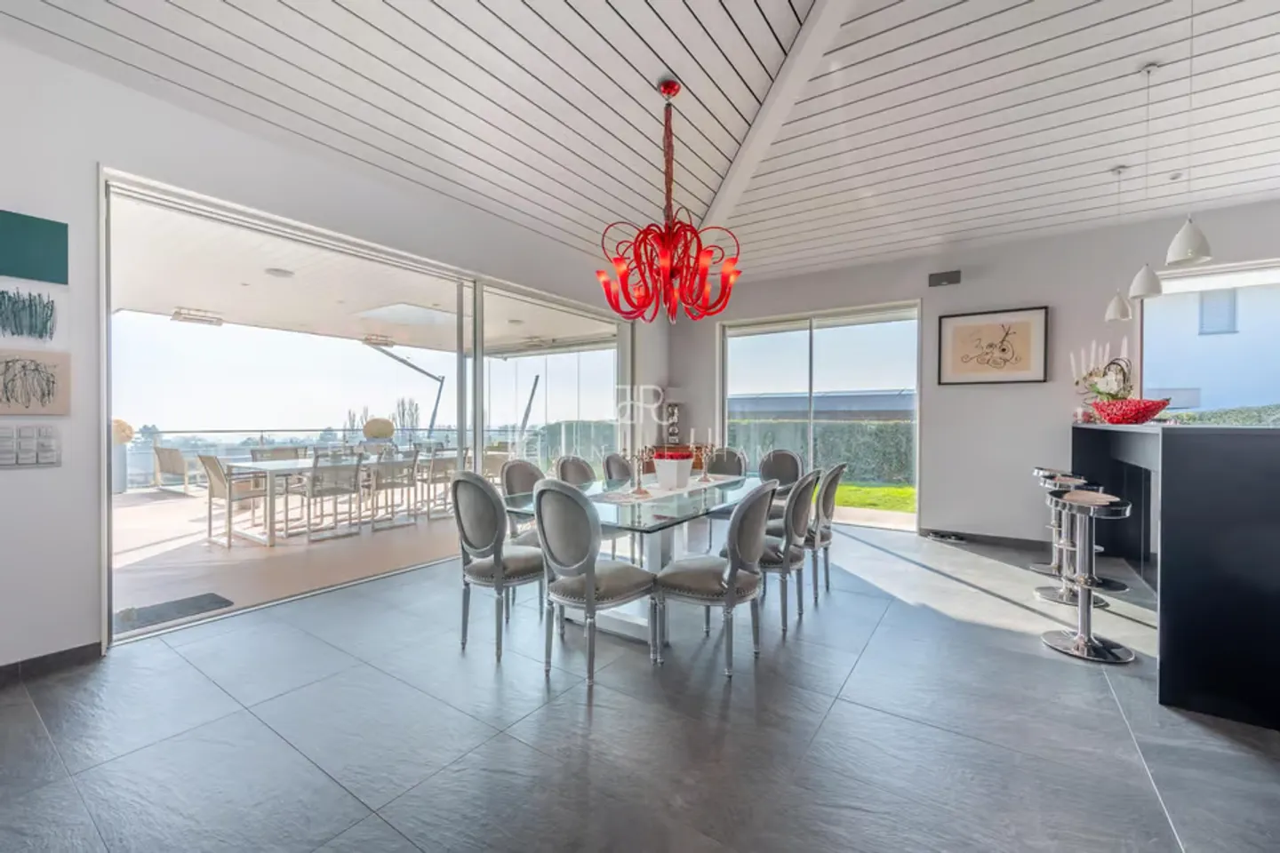 Villa contemporaine avec vue sur le lac - Photo 4 sur 13