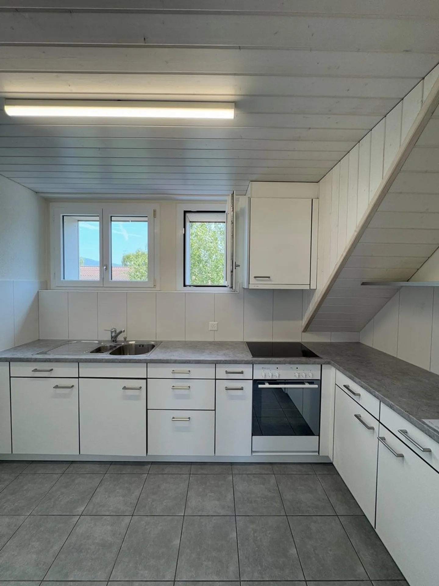 Schöne 3.5 Zimmerwohnung zur Miete in Biel/Bienne! - Foto 2 von 6