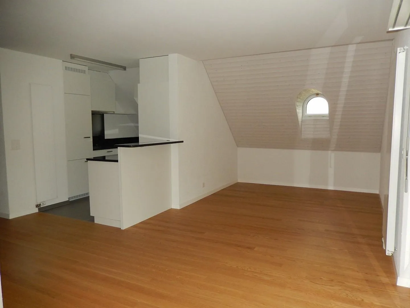 3.5-Room Maisonette Apartment with a View of the Green - Photo 3 of 9