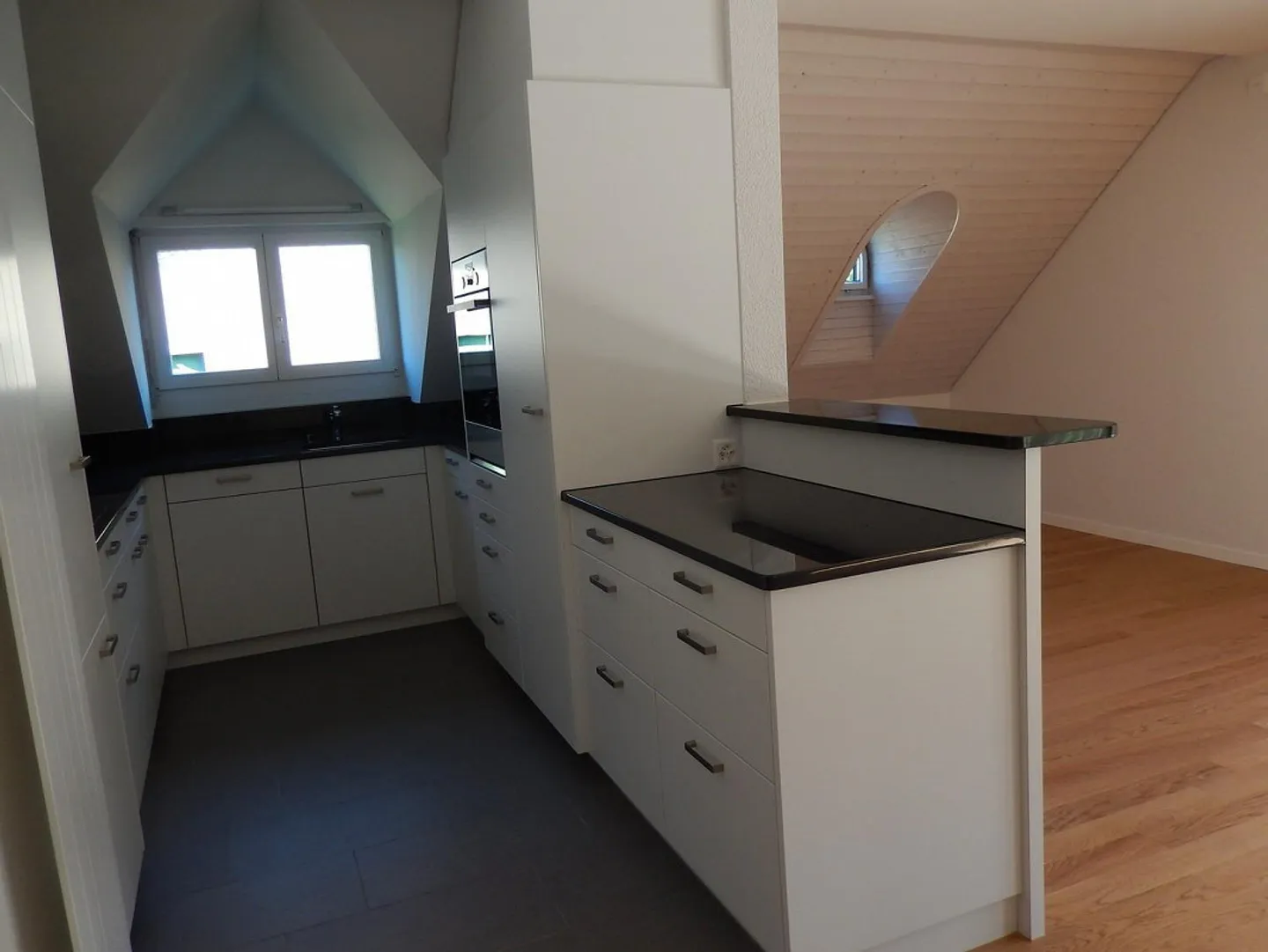 3.5-Room Maisonette Apartment with a View of the Green - Photo 4 of 9