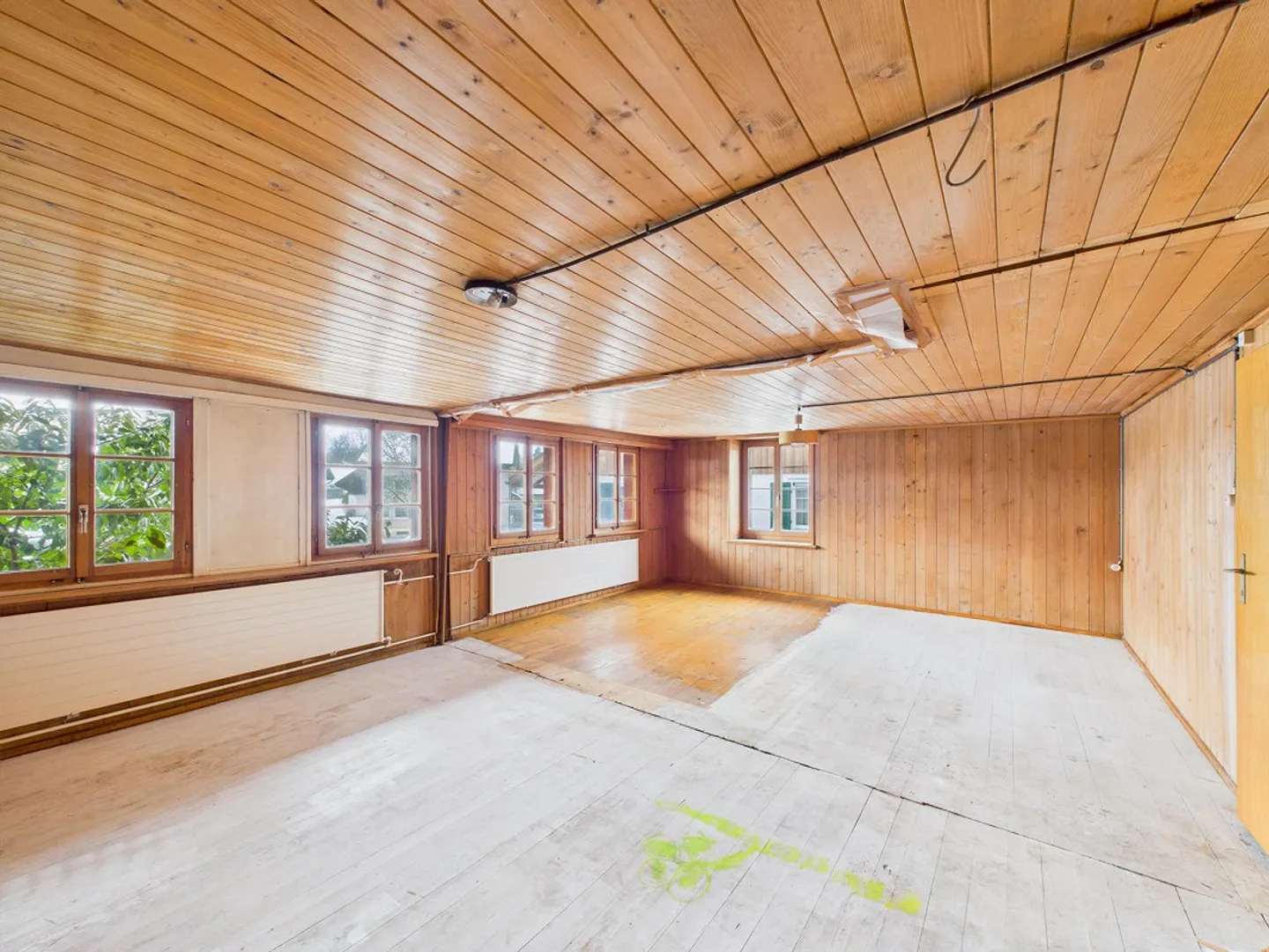 Ferme spacieuse de 7,5 pièces avec un grand potentiel d'extension à Theilingen - Photo 2 sur 14