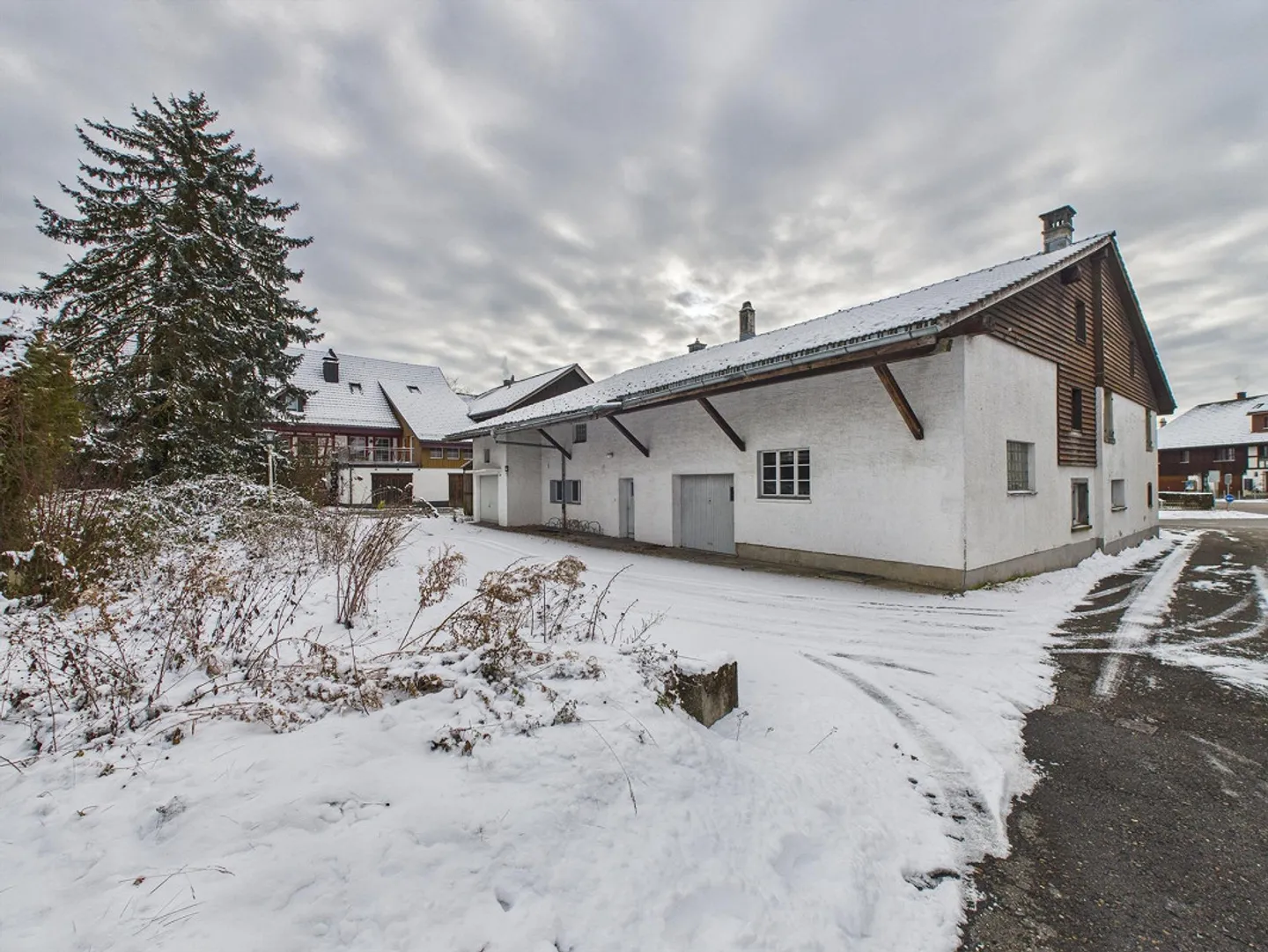 Ferme spacieuse de 7,5 pièces avec un grand potentiel d'extension à Theilingen - Photo 11 sur 14