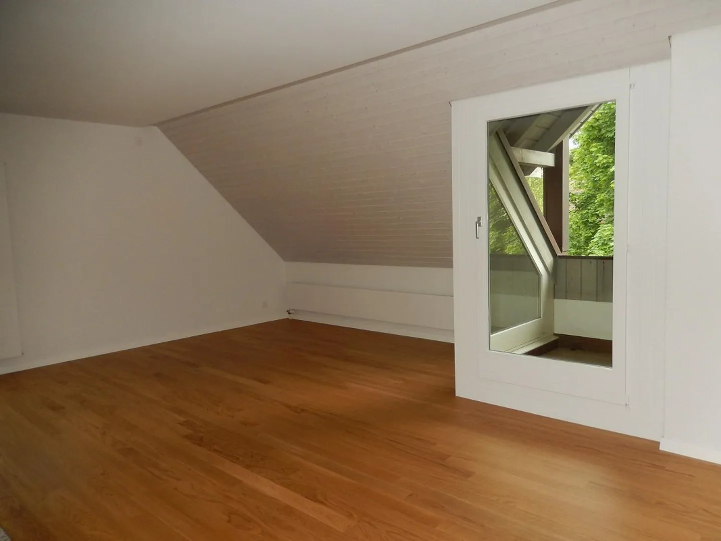 3.5-Room Maisonette Apartment with a View of the Green - Photo 2 of 9