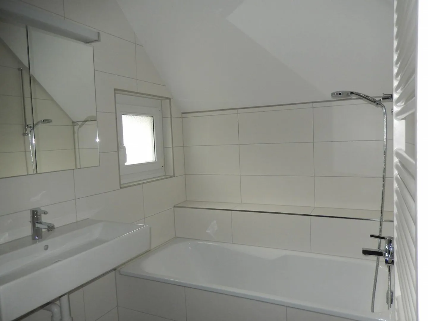 3.5-Room Maisonette Apartment with a View of the Green - Photo 7 of 9