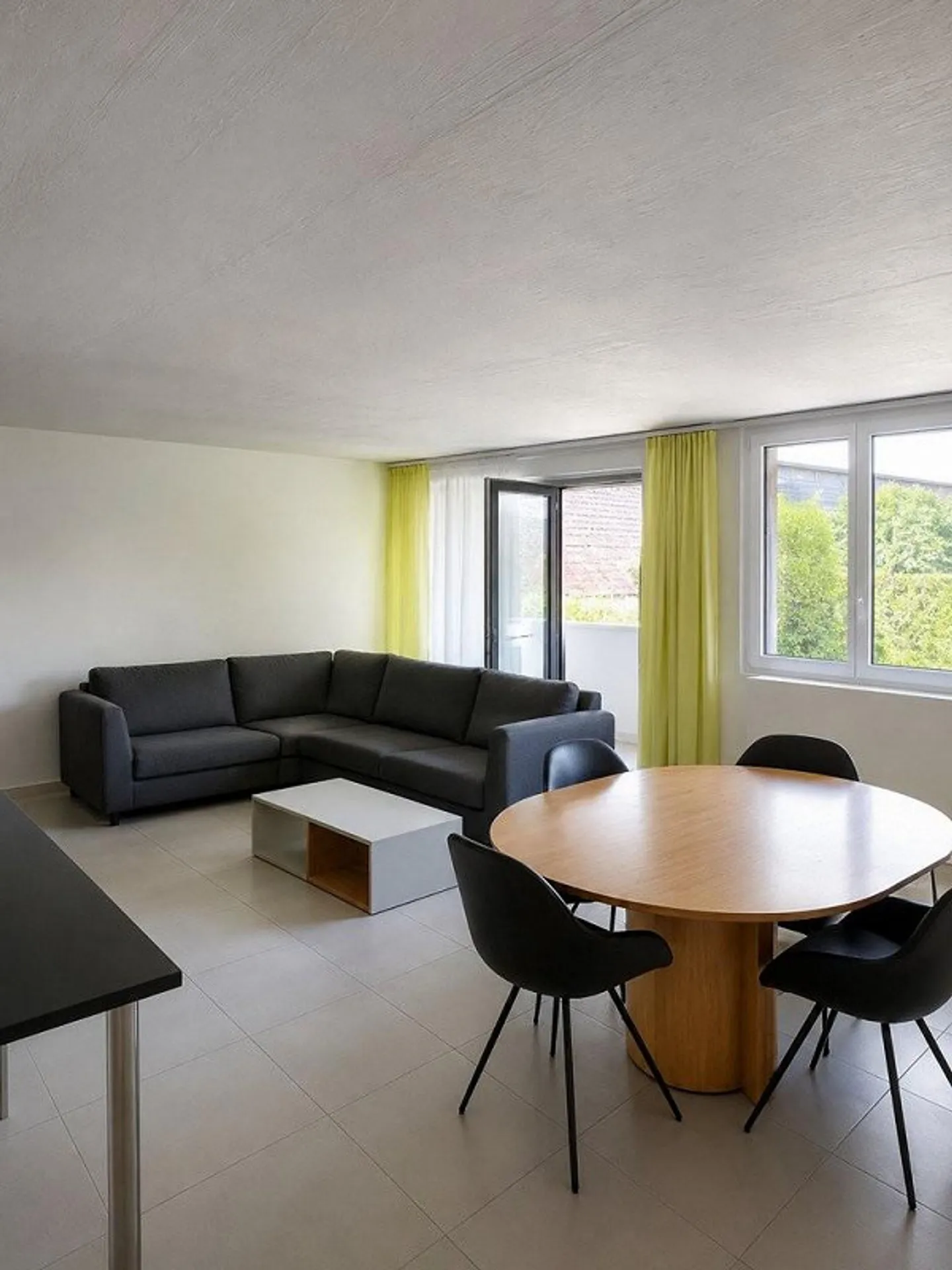 Bright and spacious 4.5 room apartment in the best location - Photo 4 of 8