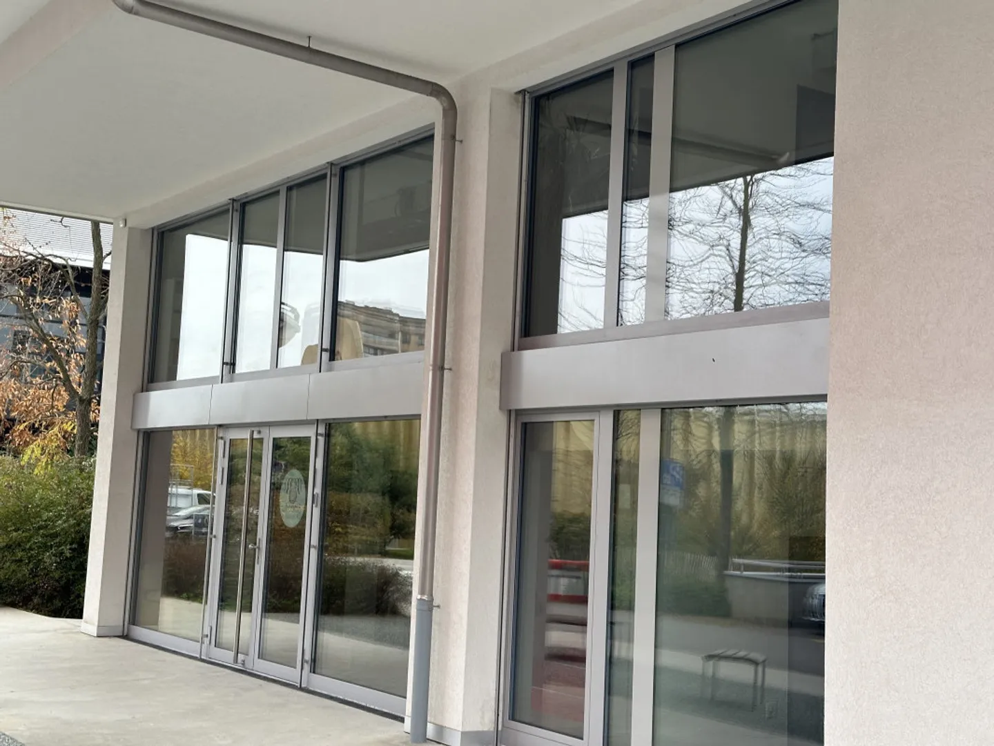 Espace commercial moderne - Profitez de la baisse des taux d'intérêt et des prix ! - Photo 3 sur 7