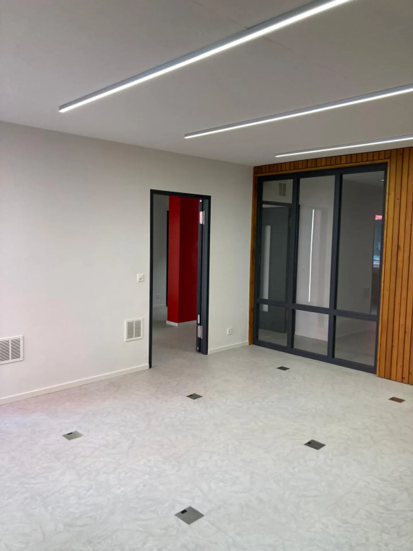 Espace commercial moderne - Profitez de la baisse des taux d'intérêt et des prix ! - Photo 7 sur 7