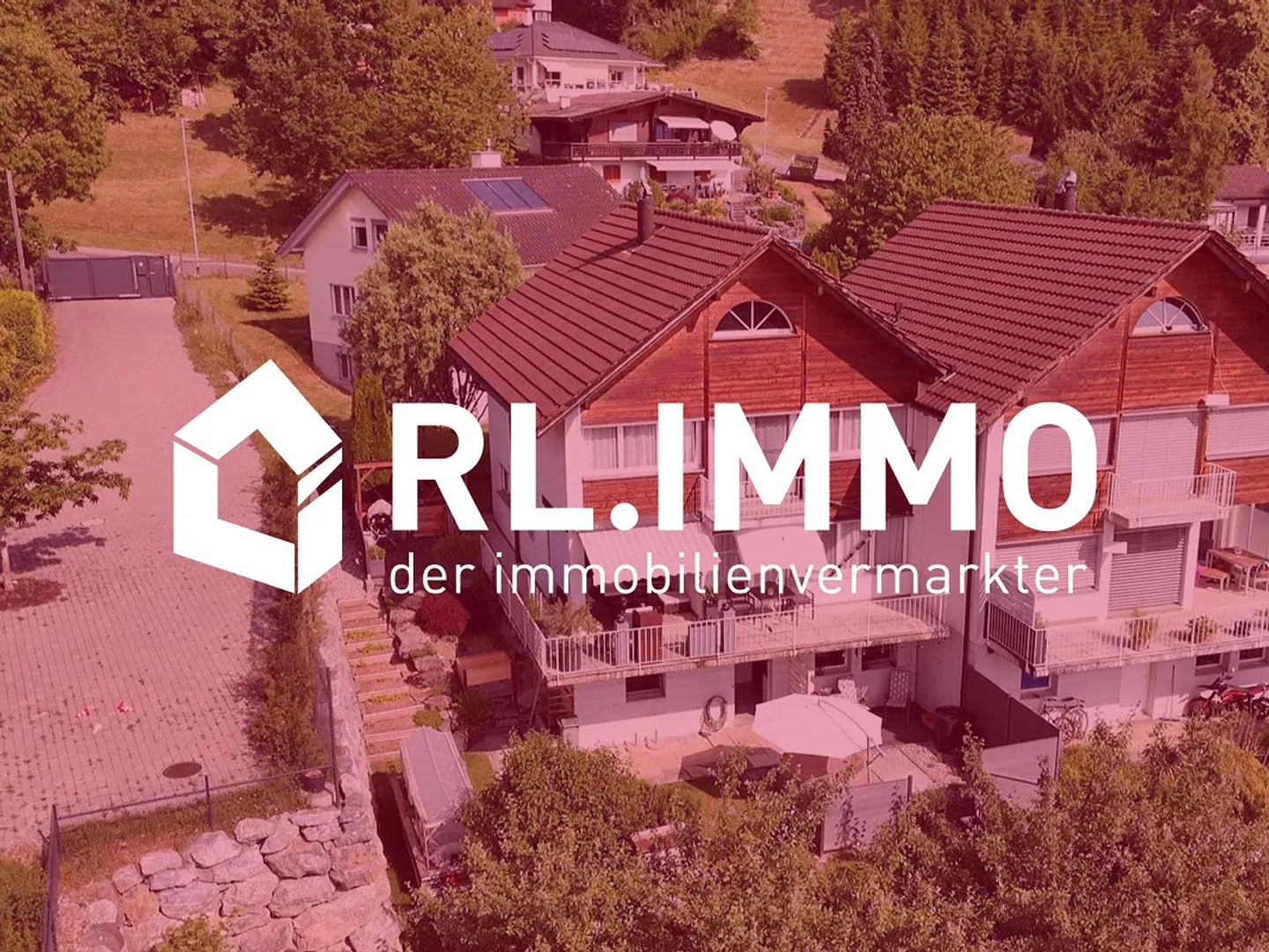 Exclusive 6.5 Room Semi-Detached House in a Quiet Location in Eichberg - Photo 1 of 13