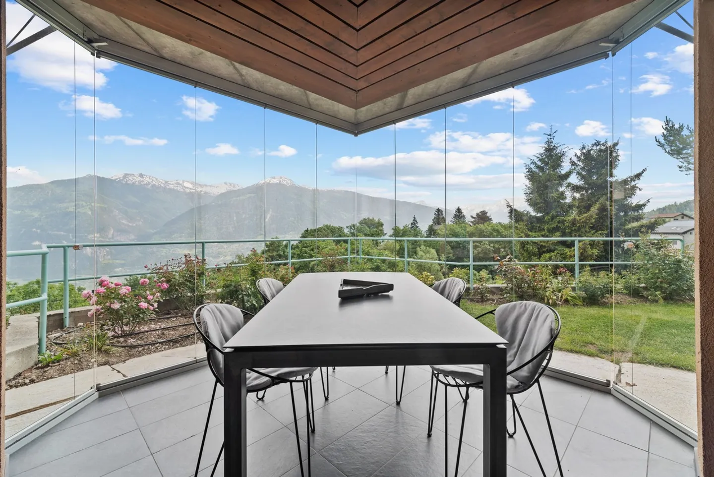 Chalet di lusso con vista panoramica a Lens - Foto 3 di 28