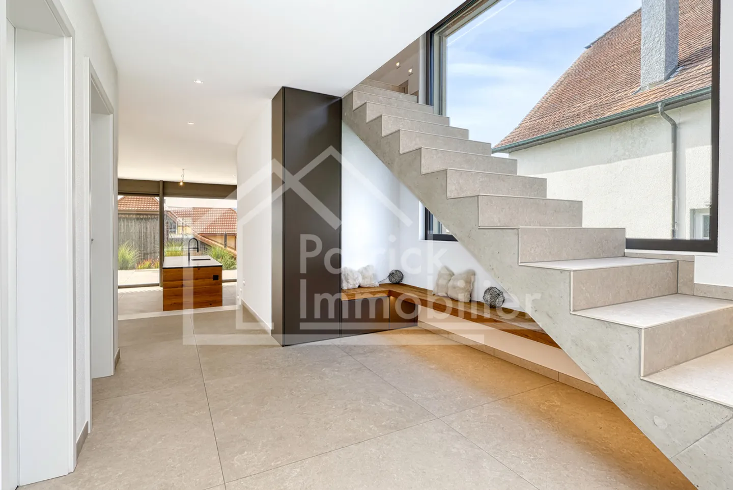 Contemporary Villa in Montavon - Photo 4 of 33