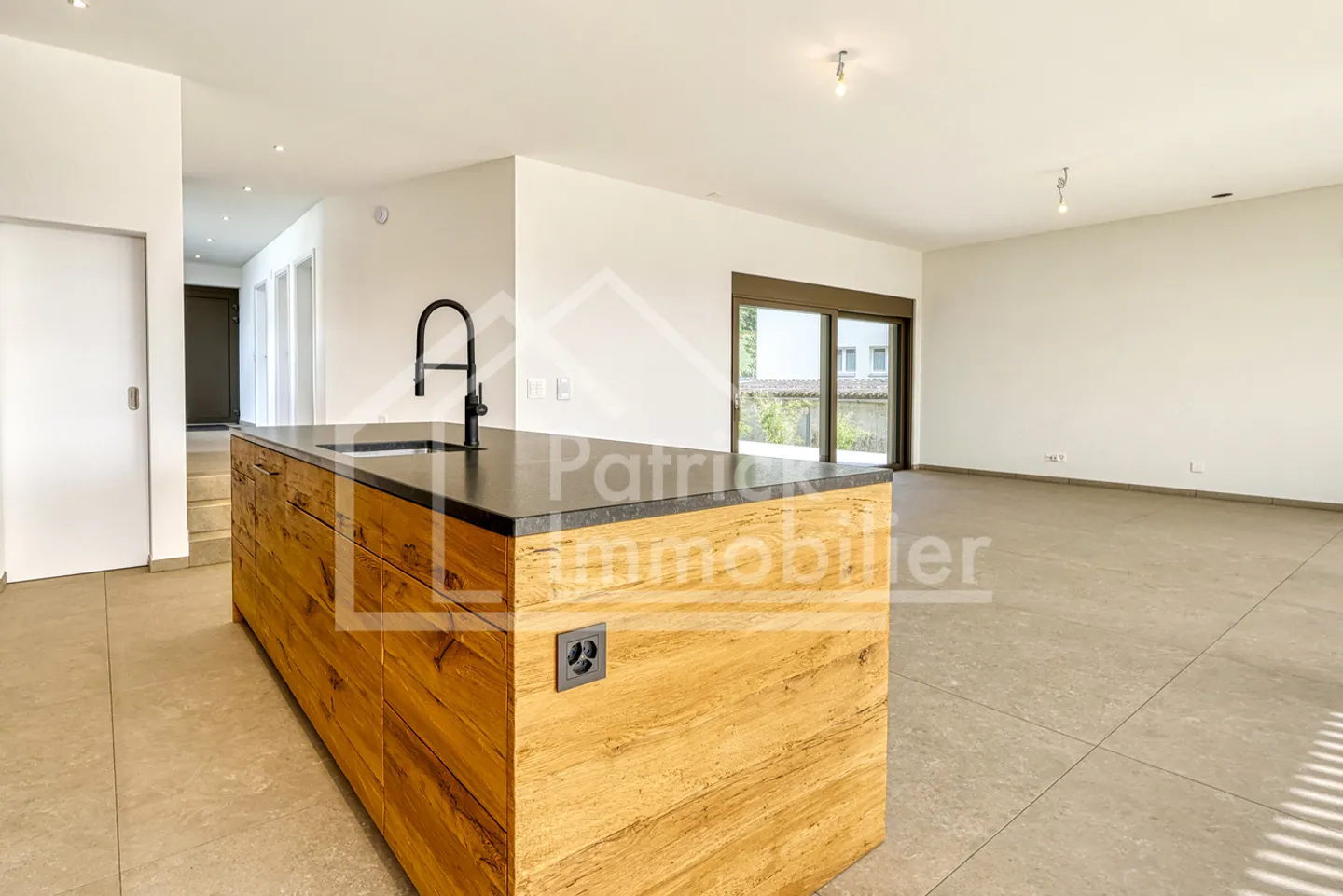 Contemporary Villa in Montavon - Photo 9 of 33