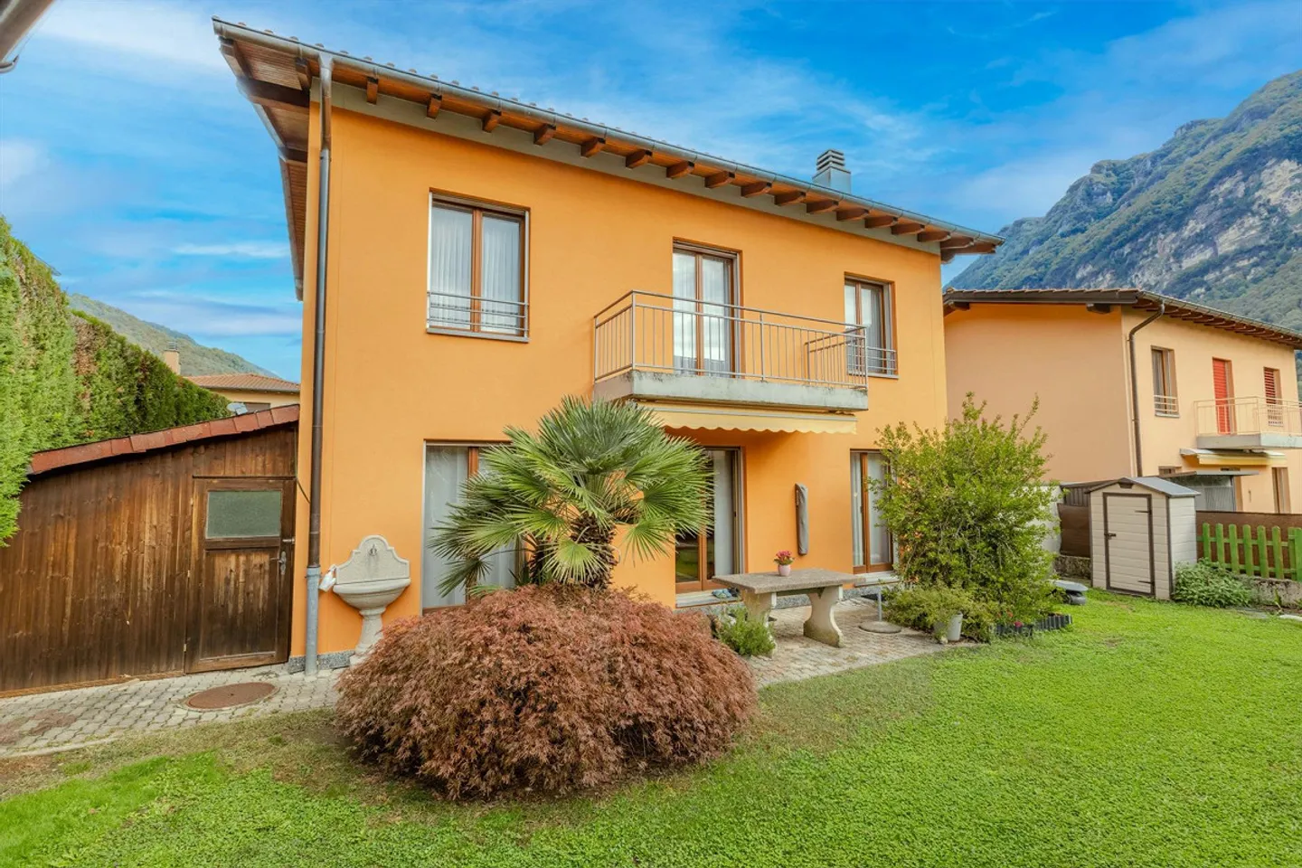 CASA 6,5 STANZE CON GIARDINO E GROTTINO A RIVA SAN VITALE - Foto 2 di 9