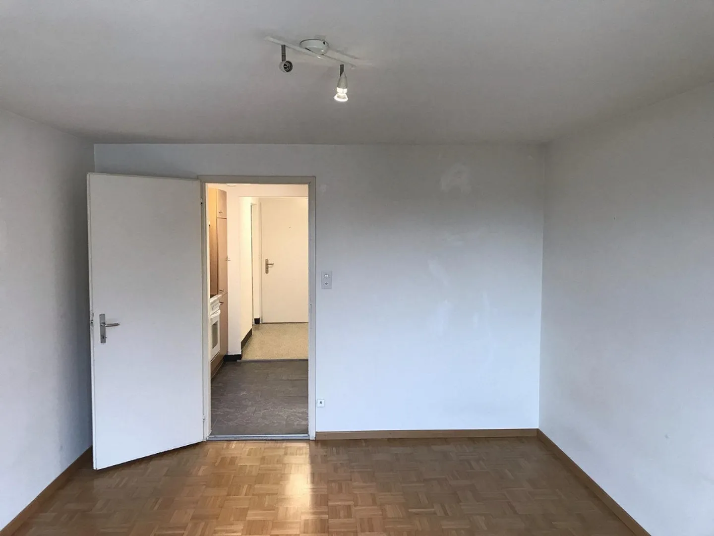 Appartamento 1,5 locali in una posizione tranquilla - Foto 2 di 13
