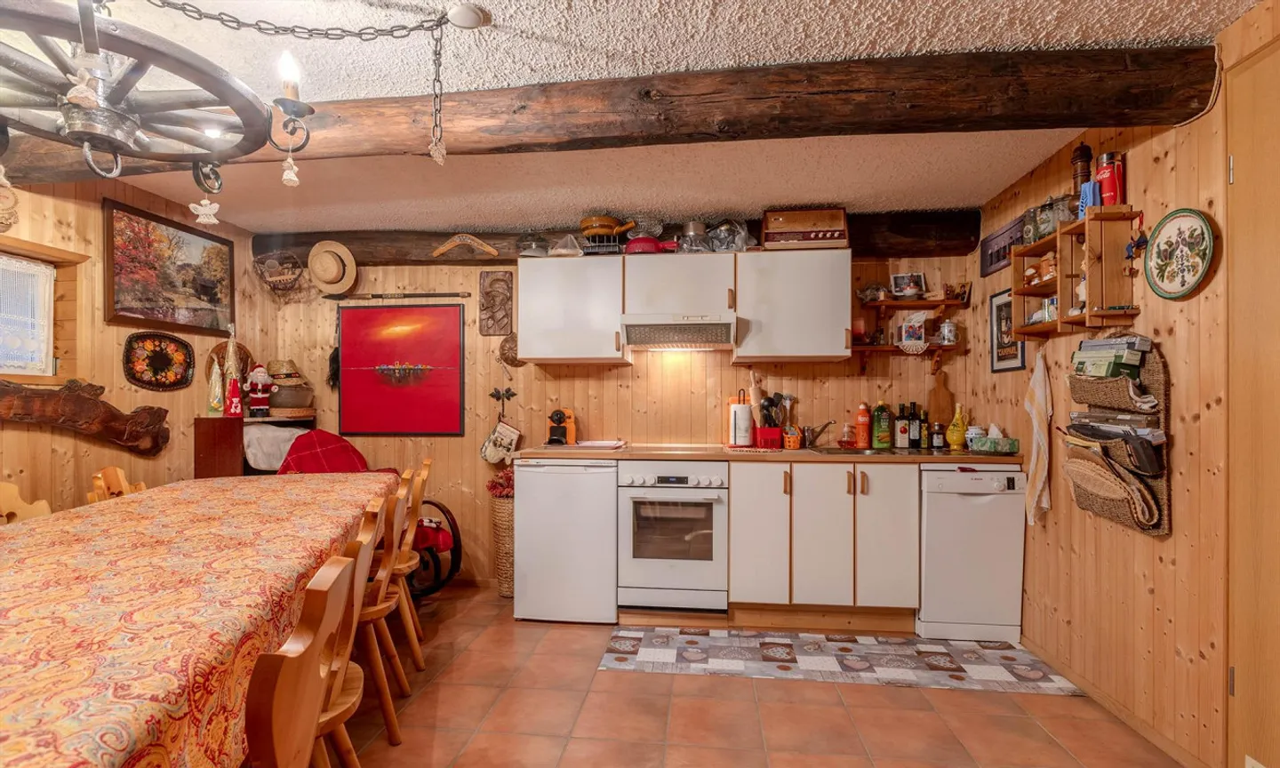 CASA 6,5 STANZE CON GIARDINO E GROTTINO A RIVA SAN VITALE - Foto 9 di 9