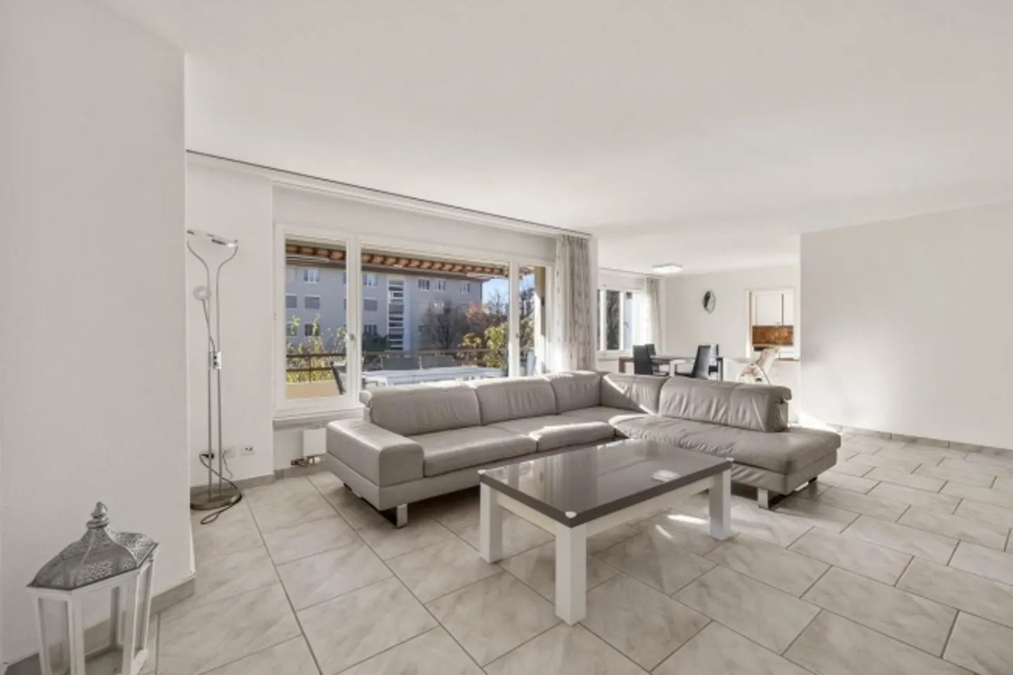 Appartamento luminoso di 5,5 stanze con grande balcone a Böttstein in vendita - Foto 4 di 7