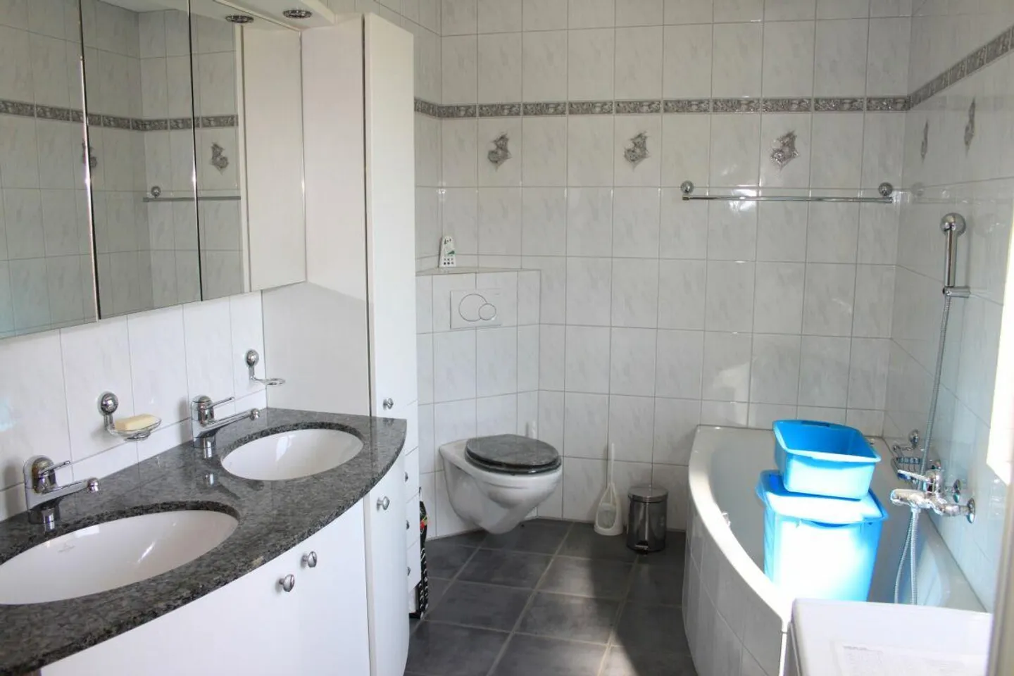 Grosses, ruhig gelegenes Einfamilienhaus mit Wintergarten - Foto 9 von 17