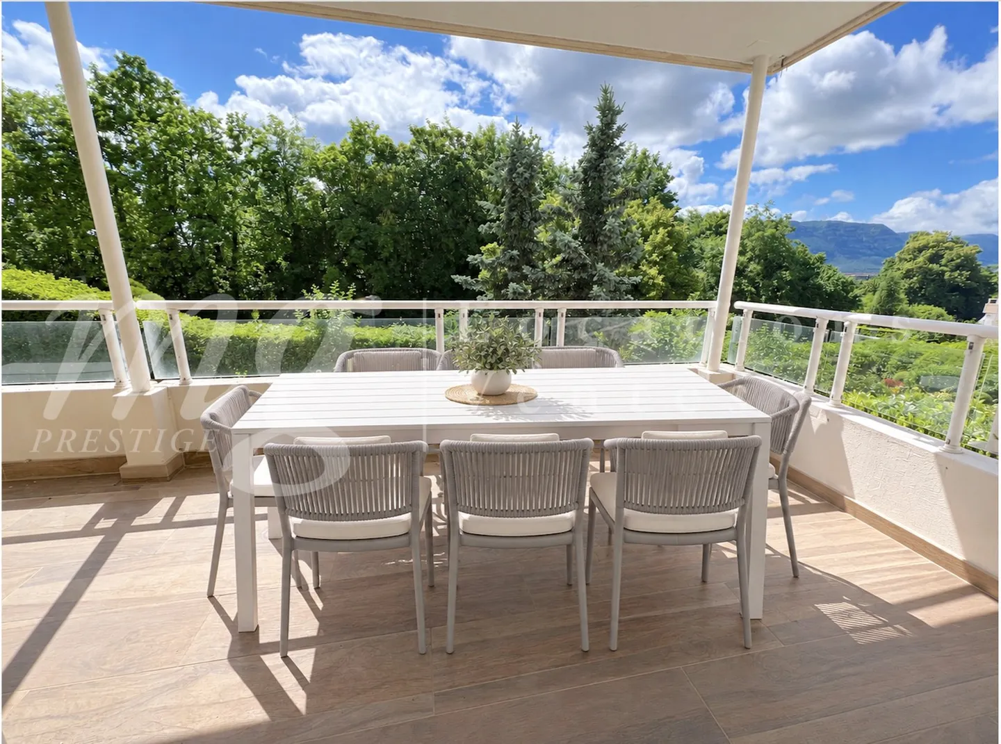 Spacious Apartment with Mountain View - Photo 2 of 16