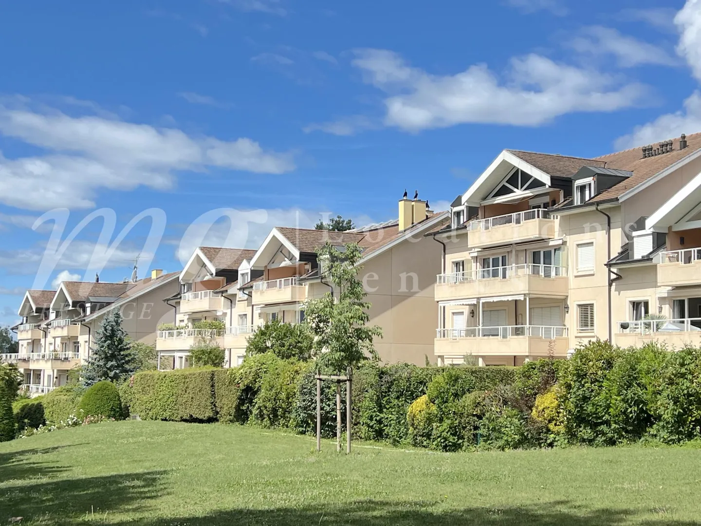 Spacious Apartment with Mountain View - Photo 4 of 16