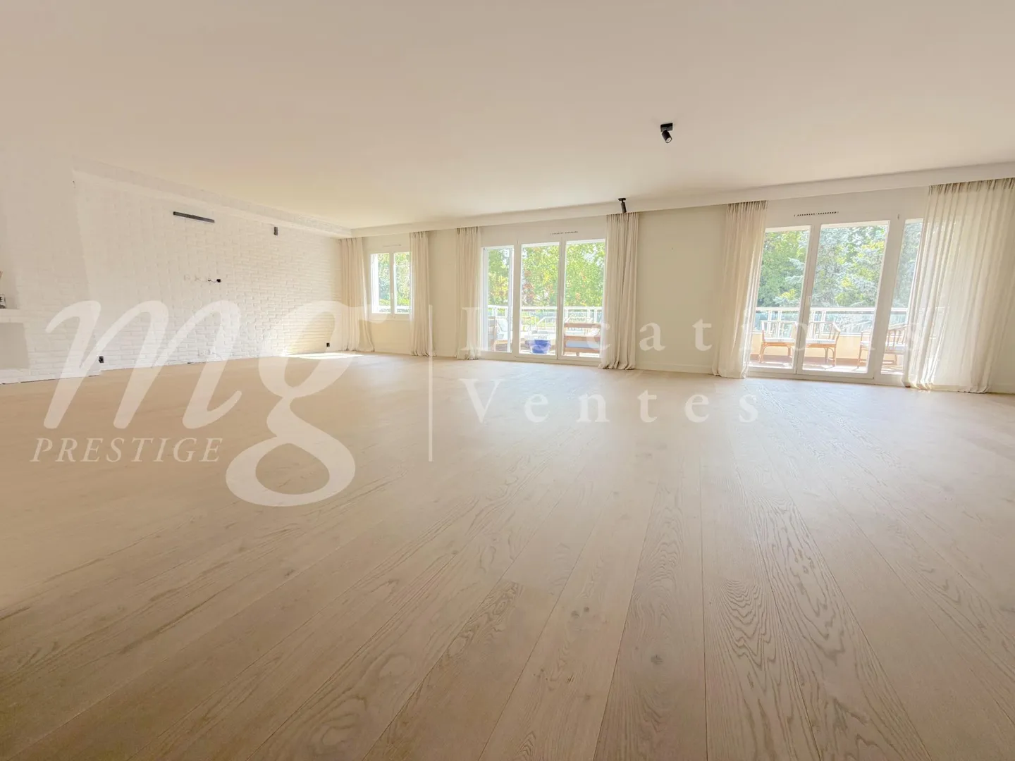 Spacious Apartment with Mountain View - Photo 5 of 16