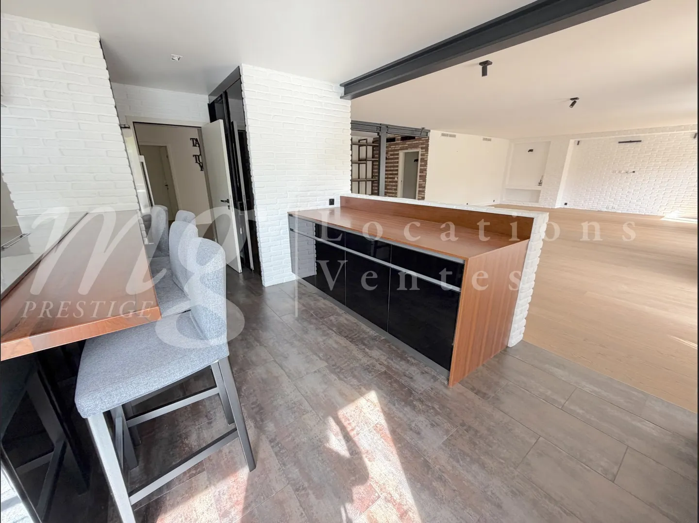 Spacious Apartment with Mountain View - Photo 9 of 16