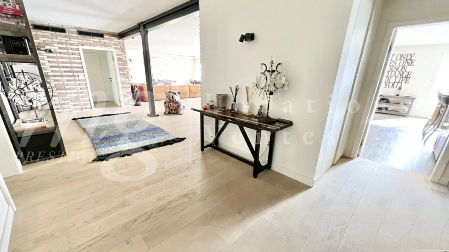 Spacious Apartment with Mountain View - Photo 10 of 16