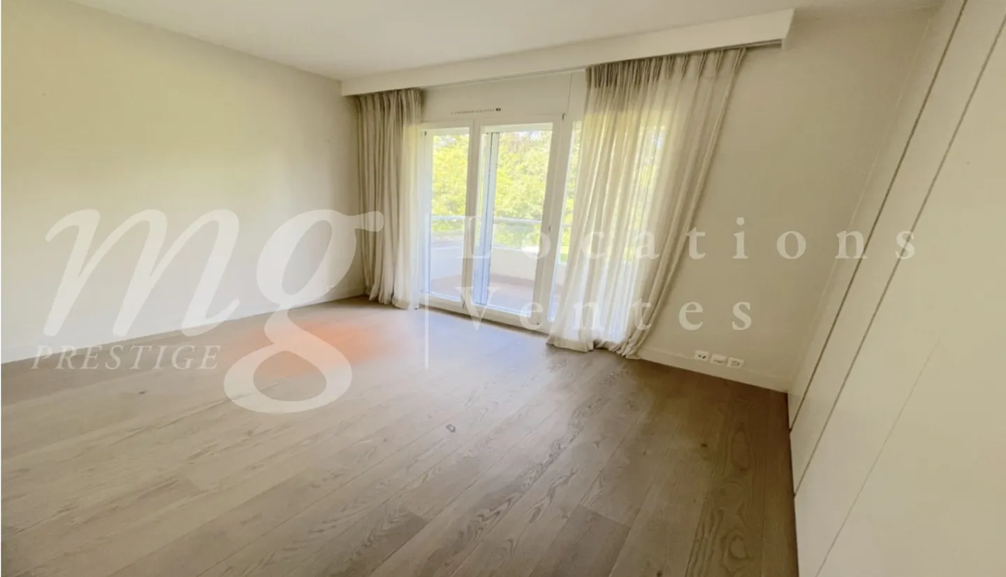 Spacious Apartment with Mountain View - Photo 15 of 16