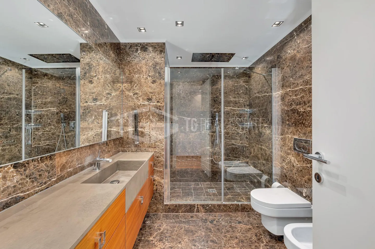 Prestigious Duplex Penthouse with Lake View in Aldesago - Photo 6 of 13