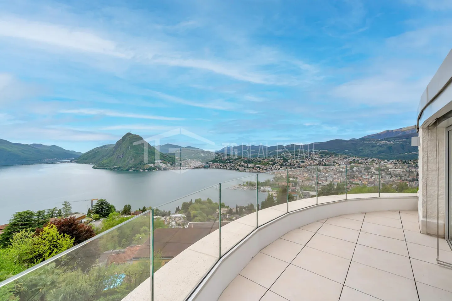 Prestigious Duplex Penthouse with Lake View in Aldesago - Photo 8 of 13
