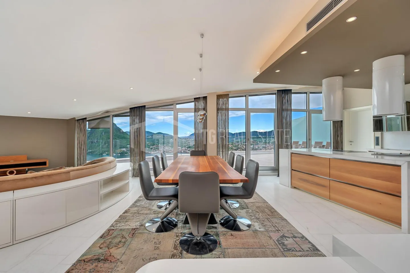 Prestigious Duplex Penthouse with Lake View in Aldesago - Photo 11 of 13