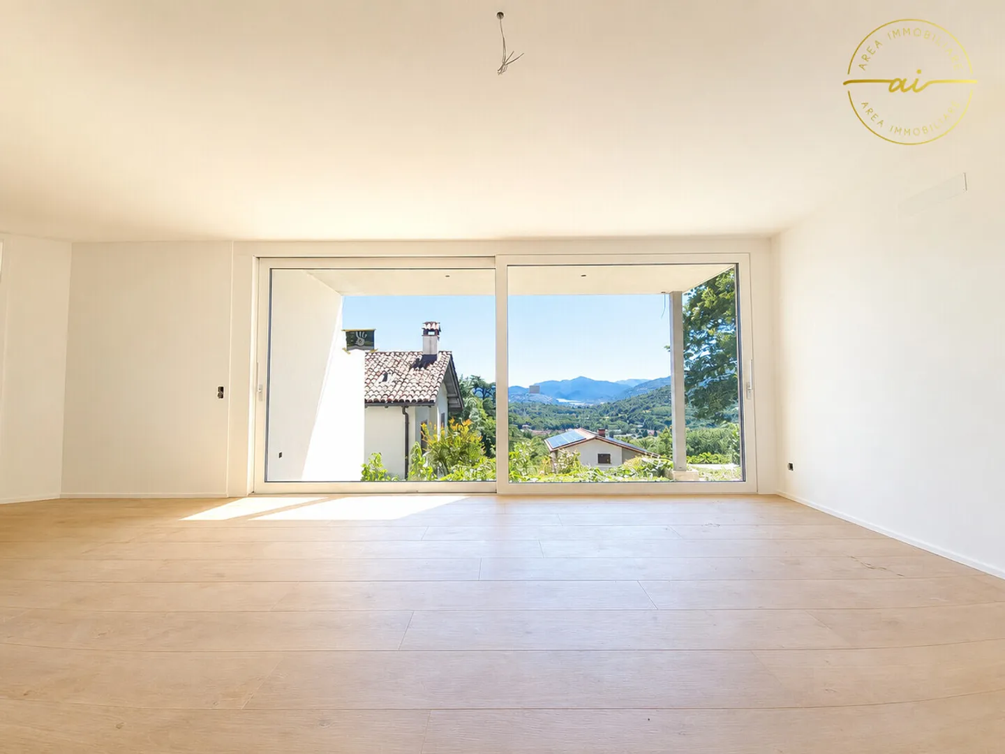 Exklusive 4,5 Zimmer mit Garten und Panoramablick - Foto 1 von 11