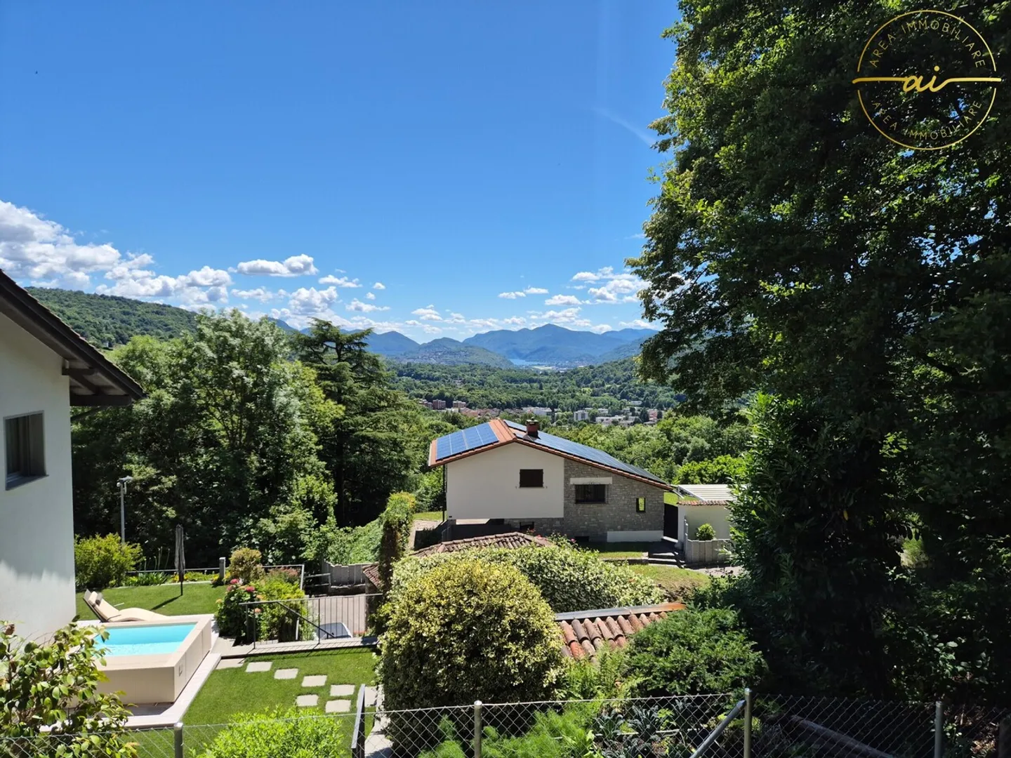 Exklusive 4,5 Zimmer mit Garten und Panoramablick - Foto 3 von 11