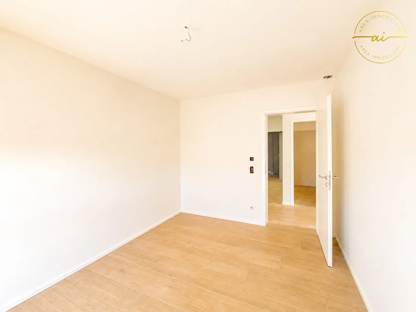 Exklusive 4,5 Zimmer mit Garten und Panoramablick - Foto 7 von 11