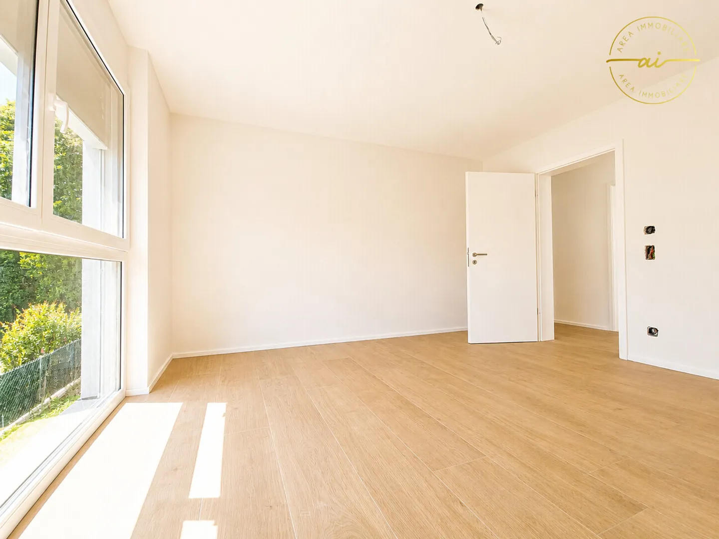 Exklusive 4,5 Zimmer mit Garten und Panoramablick - Foto 8 von 11