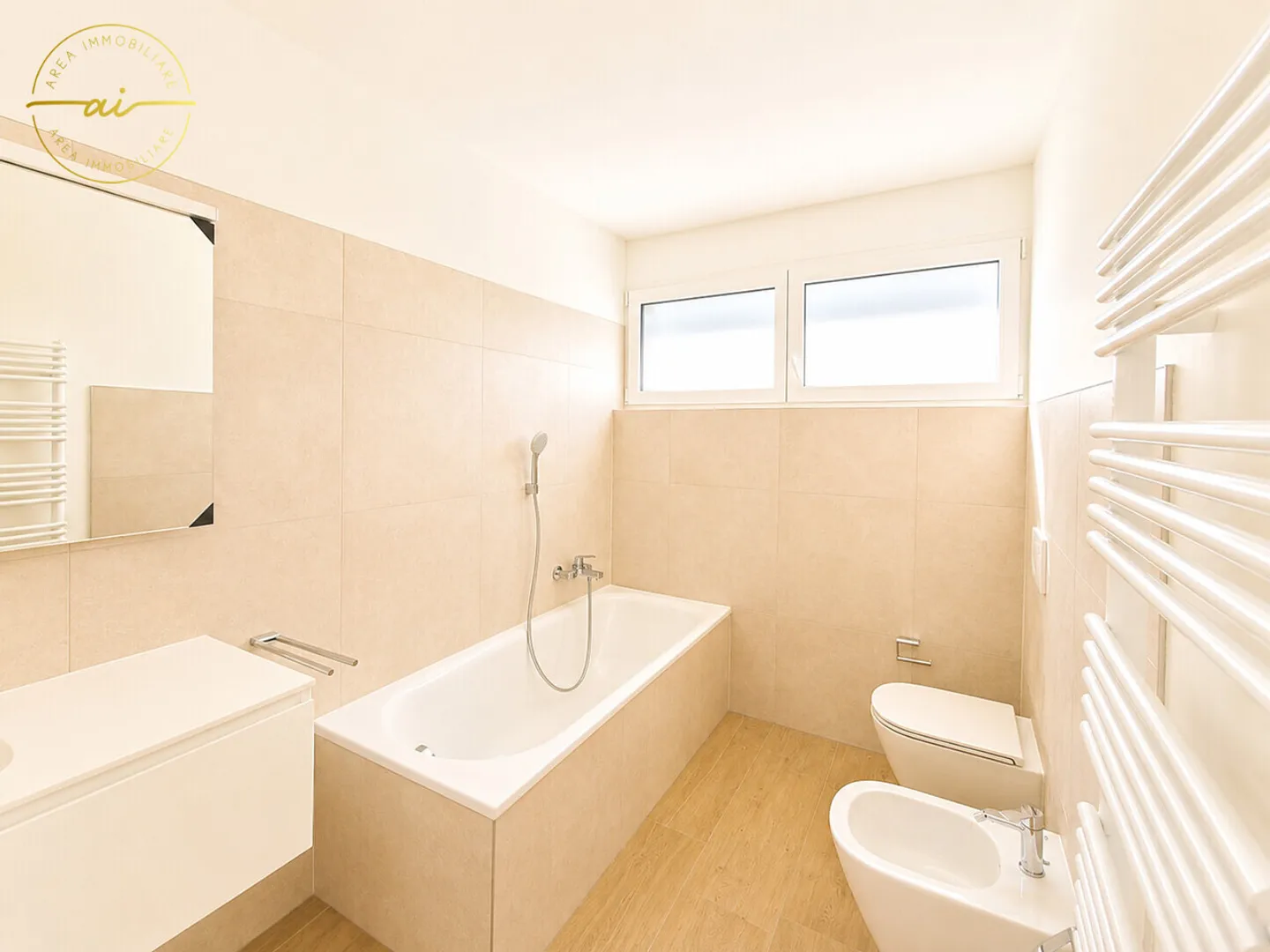 Exklusive 4,5 Zimmer mit Garten und Panoramablick - Foto 10 von 11