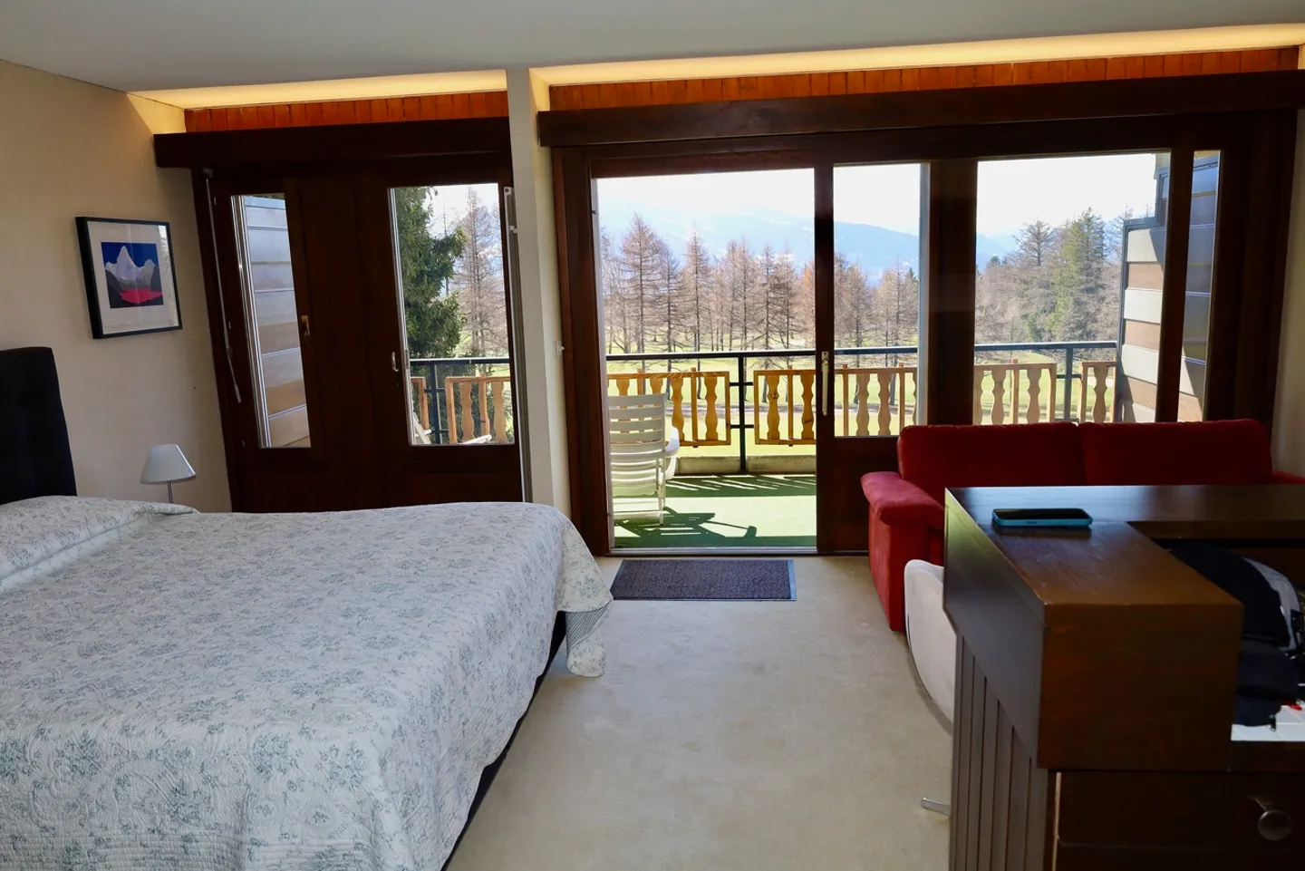 Incantevole appartamento di 2,5 locali con vista panoramica al confine del Golf - Foto 1 di 15