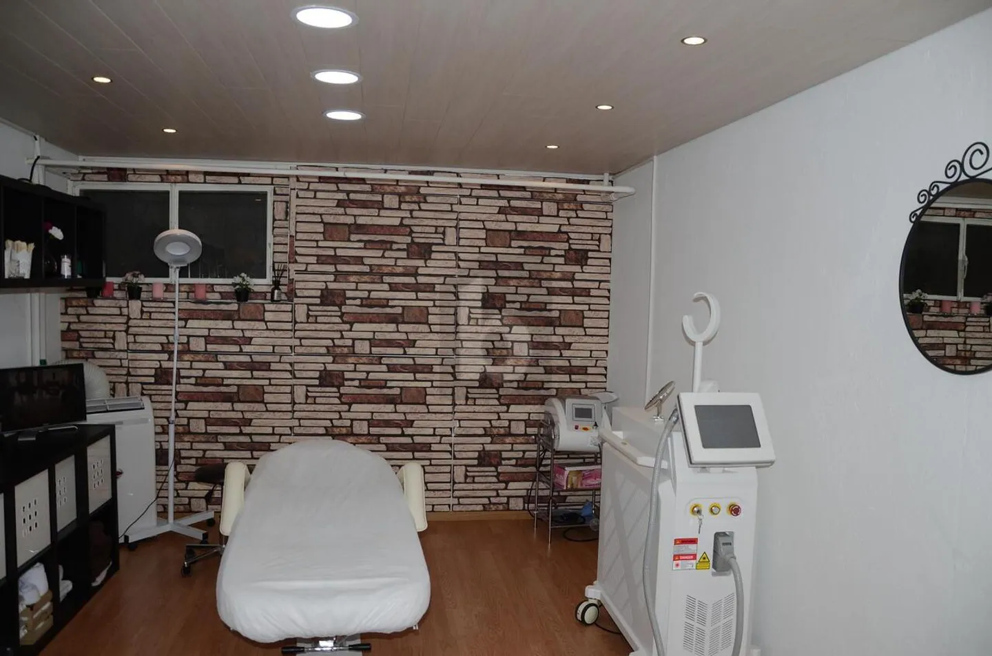 Exclusive Hair Salon for Rent - Photo 2 of 4